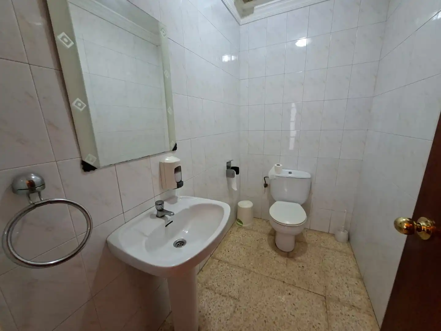 Bathroom of Commercial properties for sale in Llinars del Vallès  with Air Conditioner, Heating and Furnished
