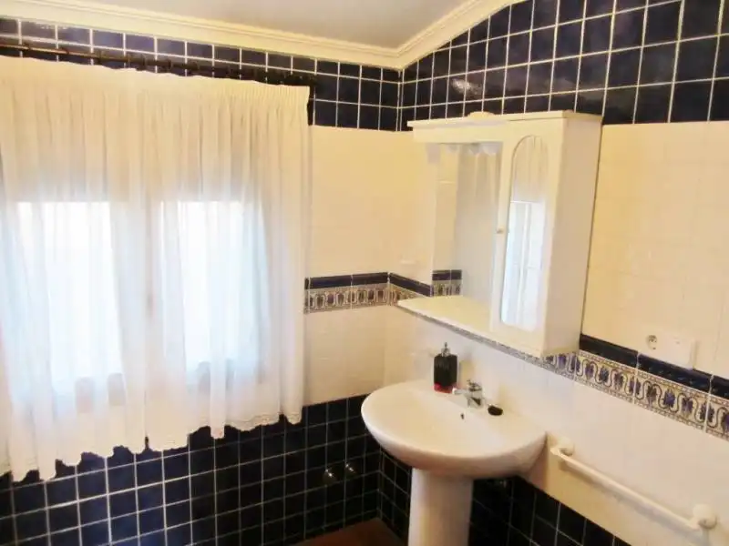 Bathroom of Houses for sale in Alicante / Alacant  with Air Conditioner, Heating and Private garden