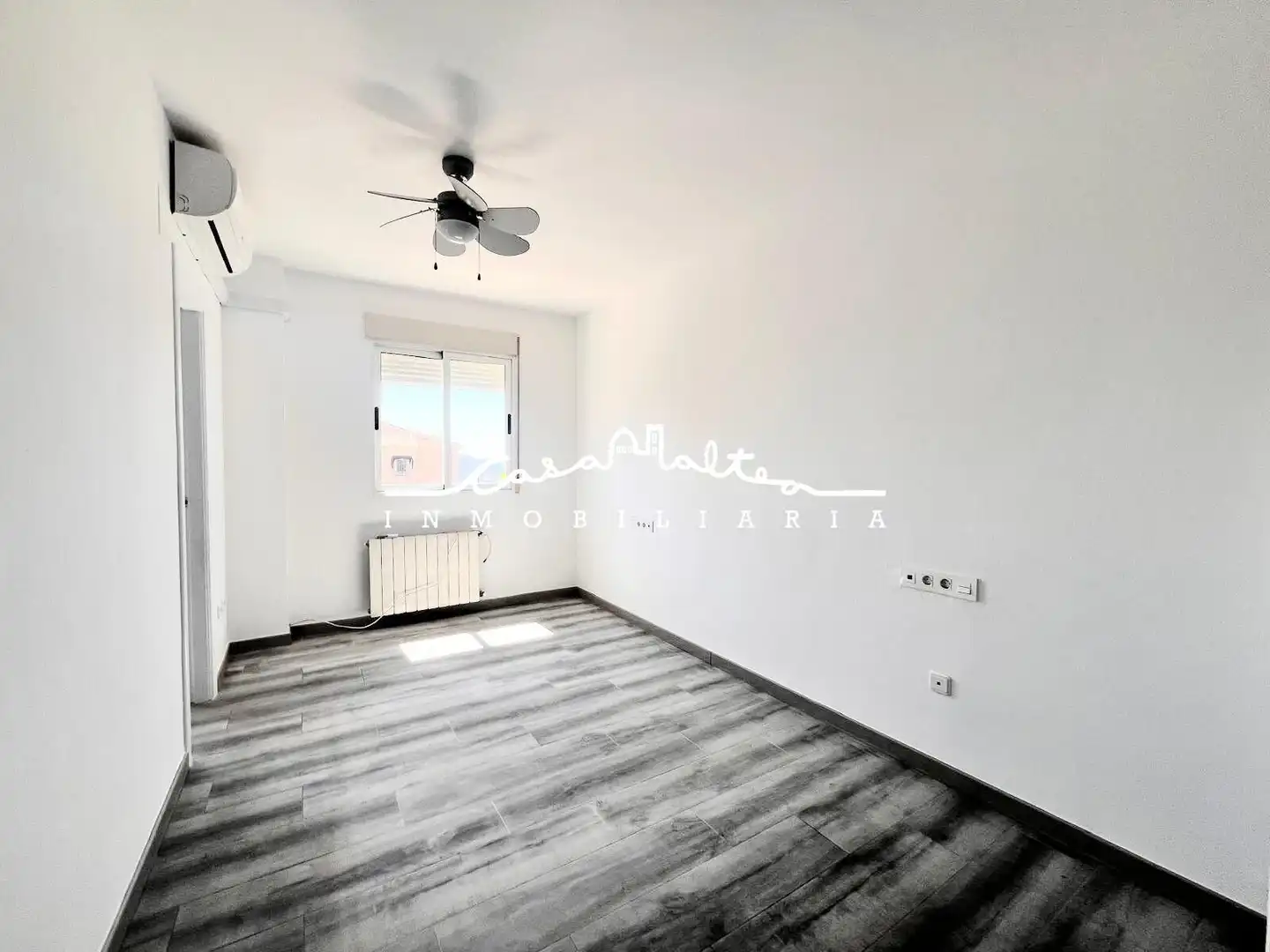 Dormitori de Apartament en venda en Benidorm amb Aire condicionat, Calefacció i Jardí privat