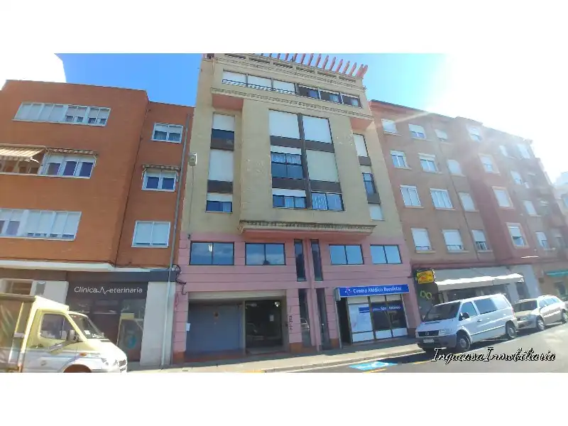 Vista exterior de Piso de alquiler en Palencia Capital con Calefacción y Amueblado