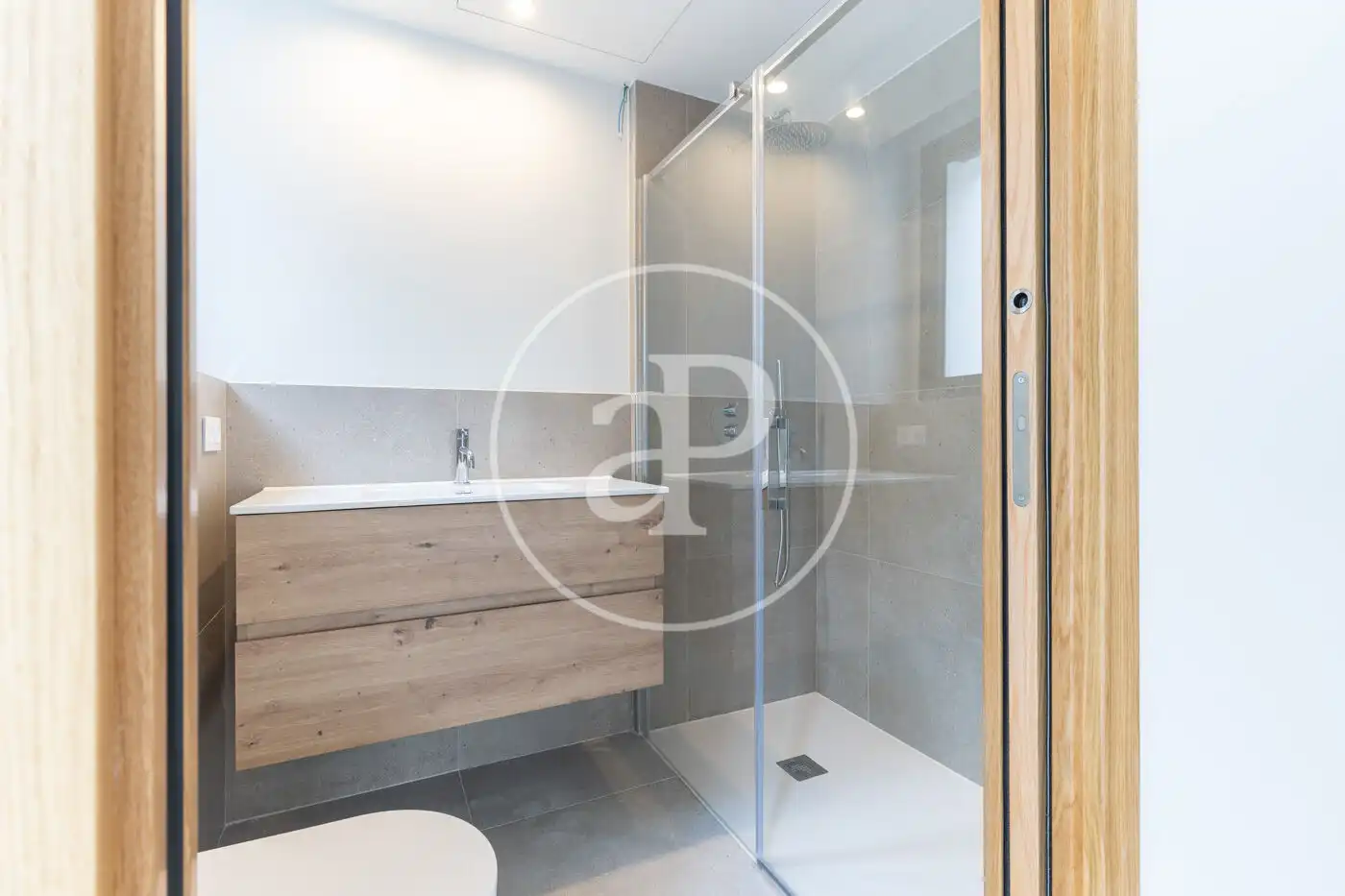 Bathroom of Flat for sale in Sant Cugat del Vallès  with Air Conditioner, Heating and Private garden