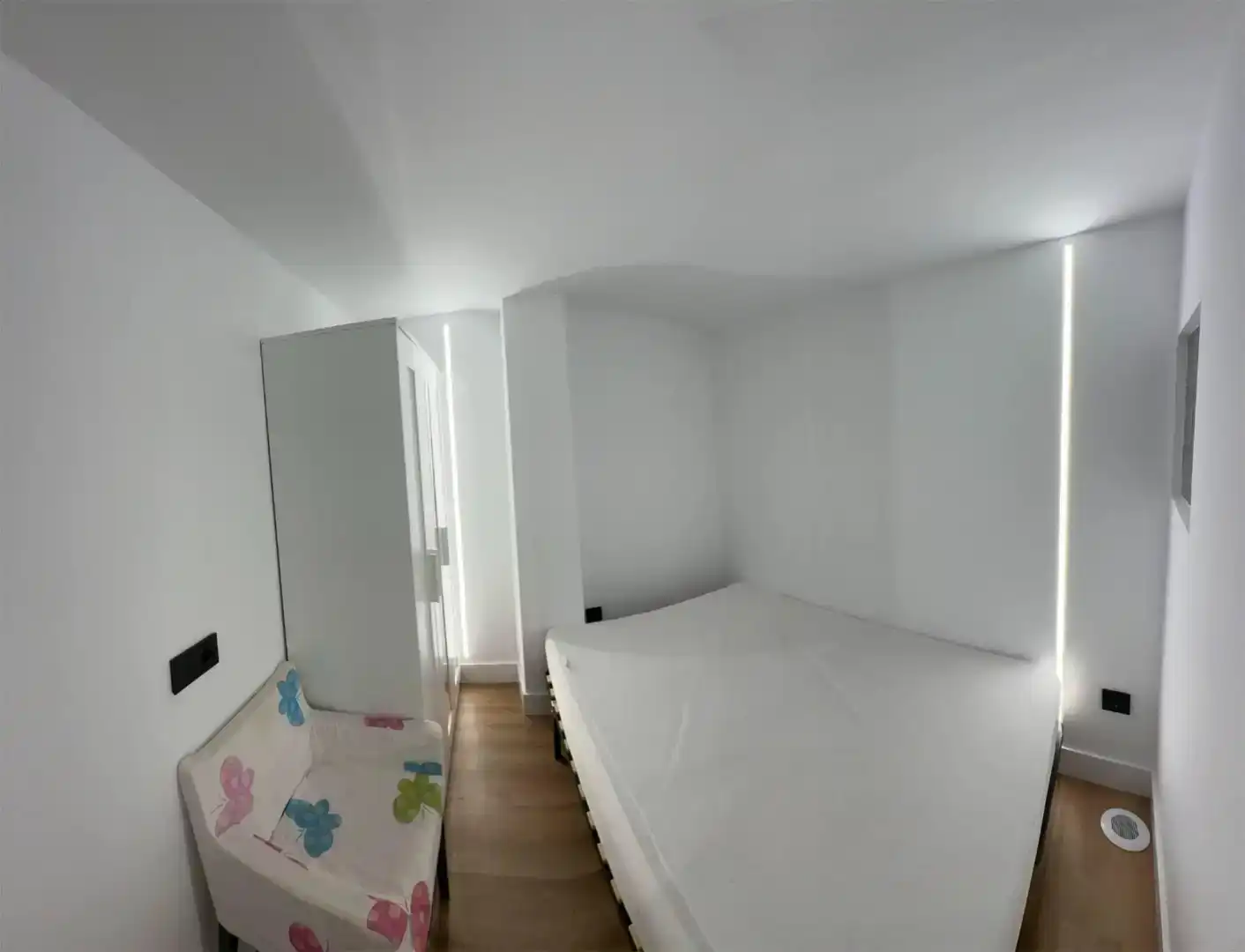 Dormitori de Apartament de lloguer en Jaén amb Aire condicionat, Jardí privat i Parquet