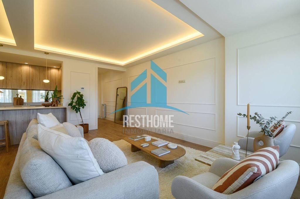 Living room of Apartment for sale in  Valencia Capital  with Air Conditioner, Heating and Private garden