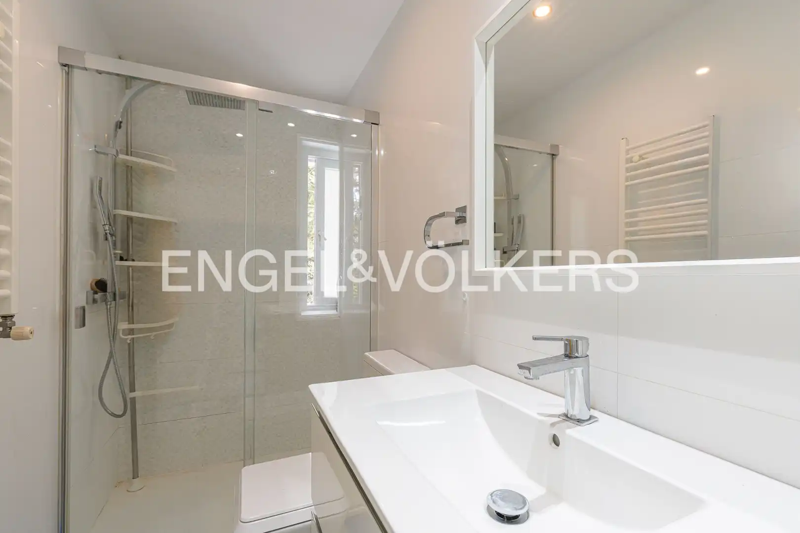 Baño de Casa o chalet de alquiler en La Moraleja con Aire acondicionado, Calefacción y Jardín privado