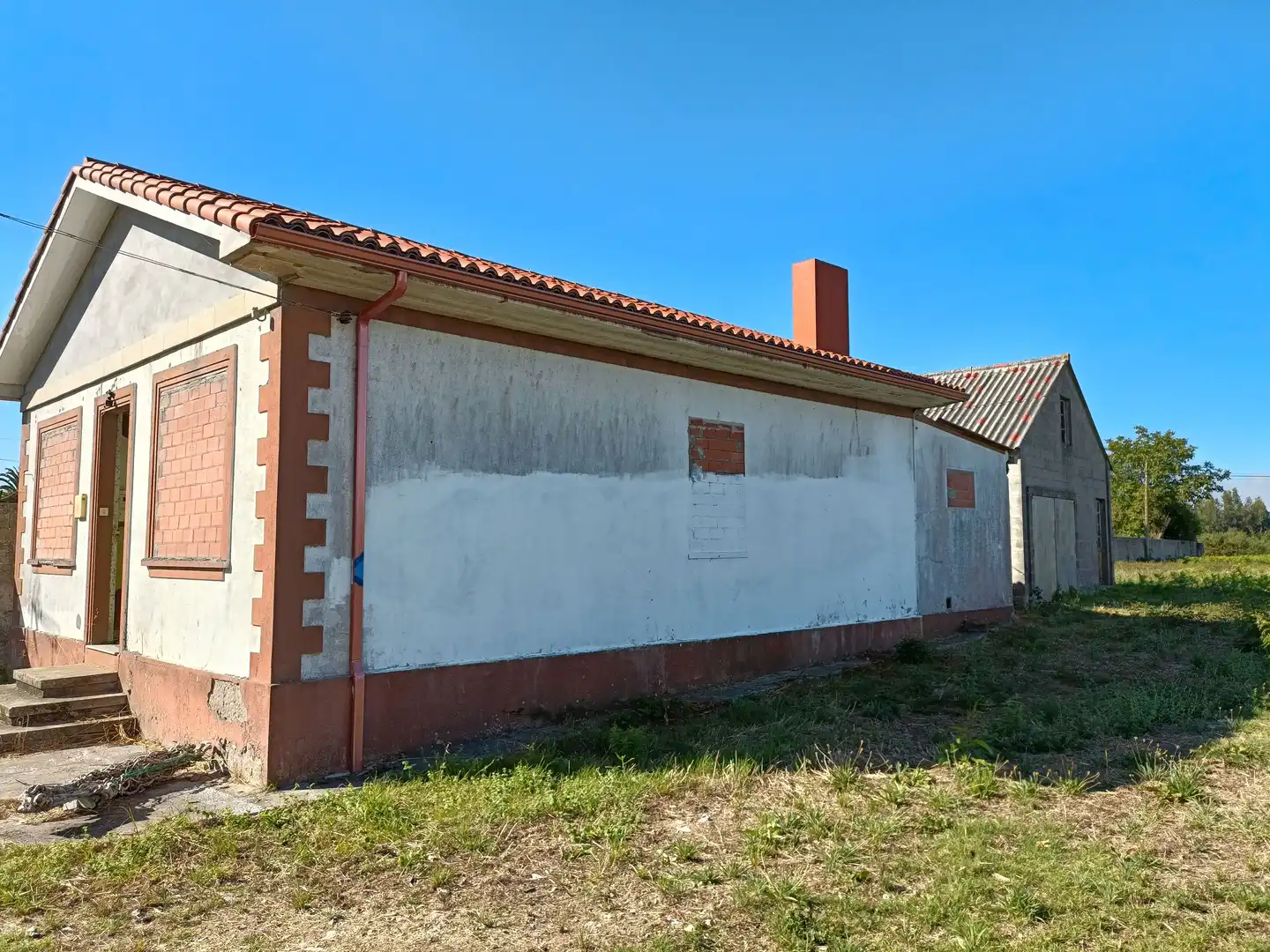 Vista exterior de Casa o xalet en venda en Bergondo amb Jardí privat i Traster