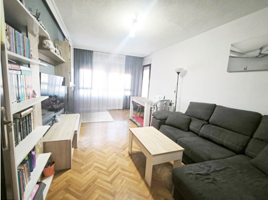 Living room of Flat for sale in Salamanca Capital  with Heating, Parquet flooring and Terrace