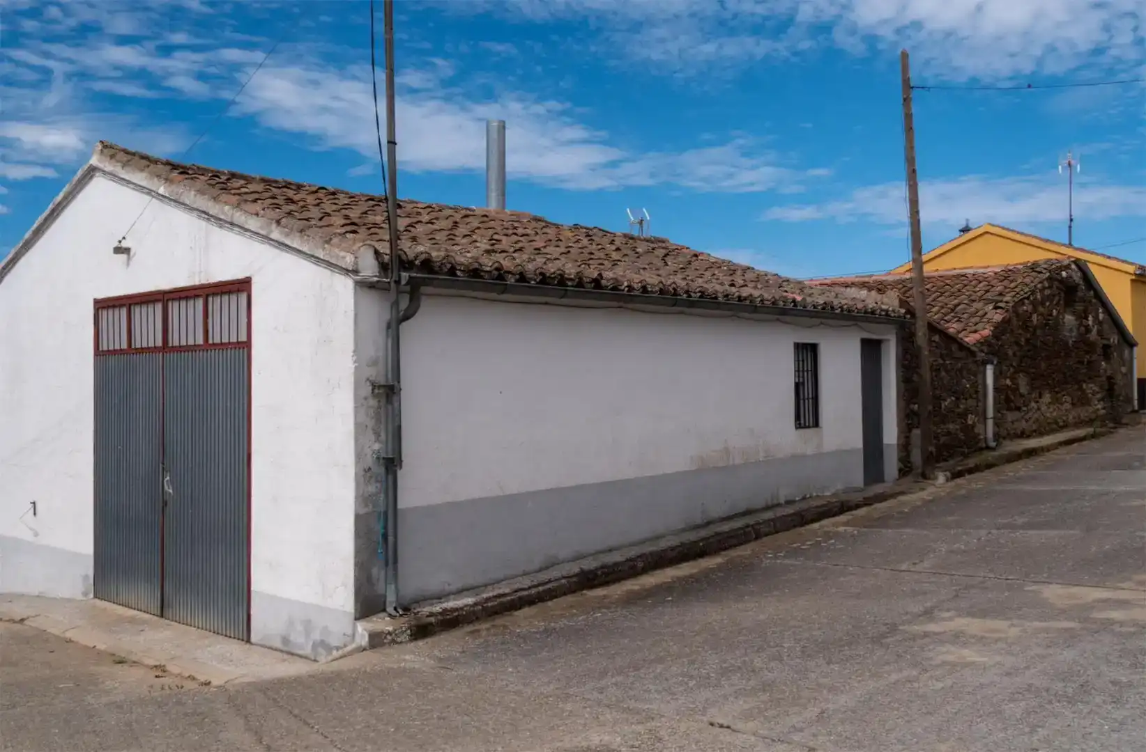 Vista exterior de Pis en venda en Montejo amb Jardí privat i Traster