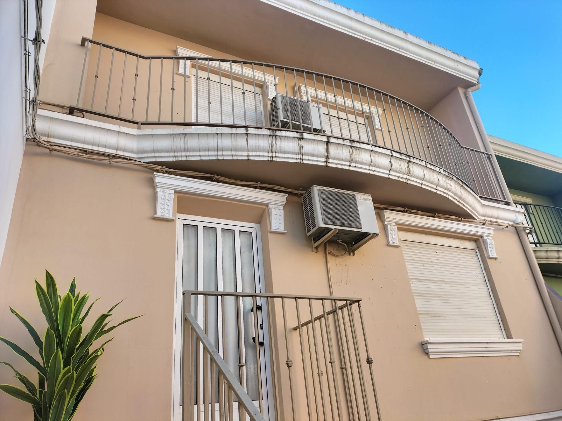 Casa adosada en venda a  PINTOR TARRASO