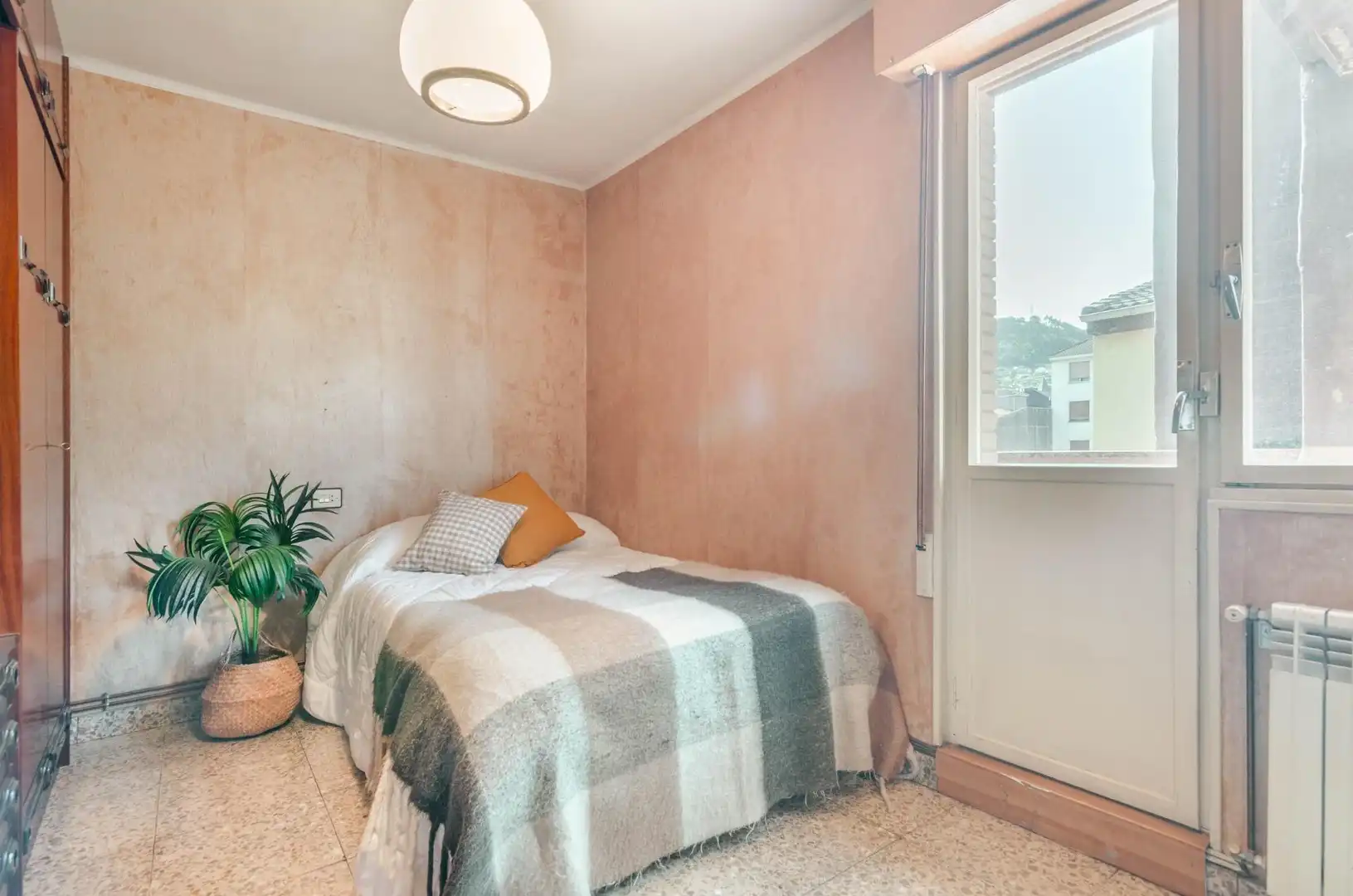 Habitación de Ático en venta en Mieres (Asturias) con Calefacción y Terraza