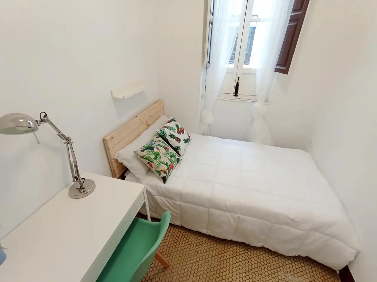 Ground floor for rent in Santa Teresa, Centro - Sagrario
