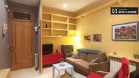 Living room of Flat to rent in  Madrid Capital  with Air Conditioner, Heating and Furnished