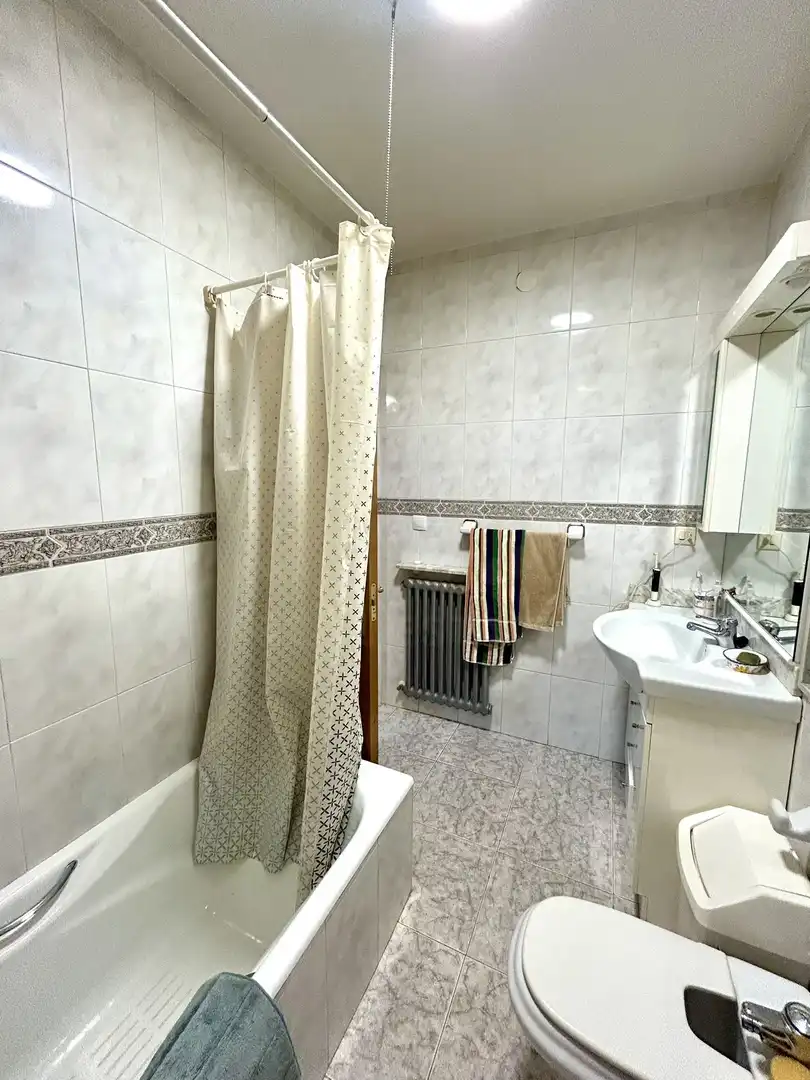 Baño de Casa o chalet en venta en Villadangos del Páramo con Calefacción, Terraza y Piscina