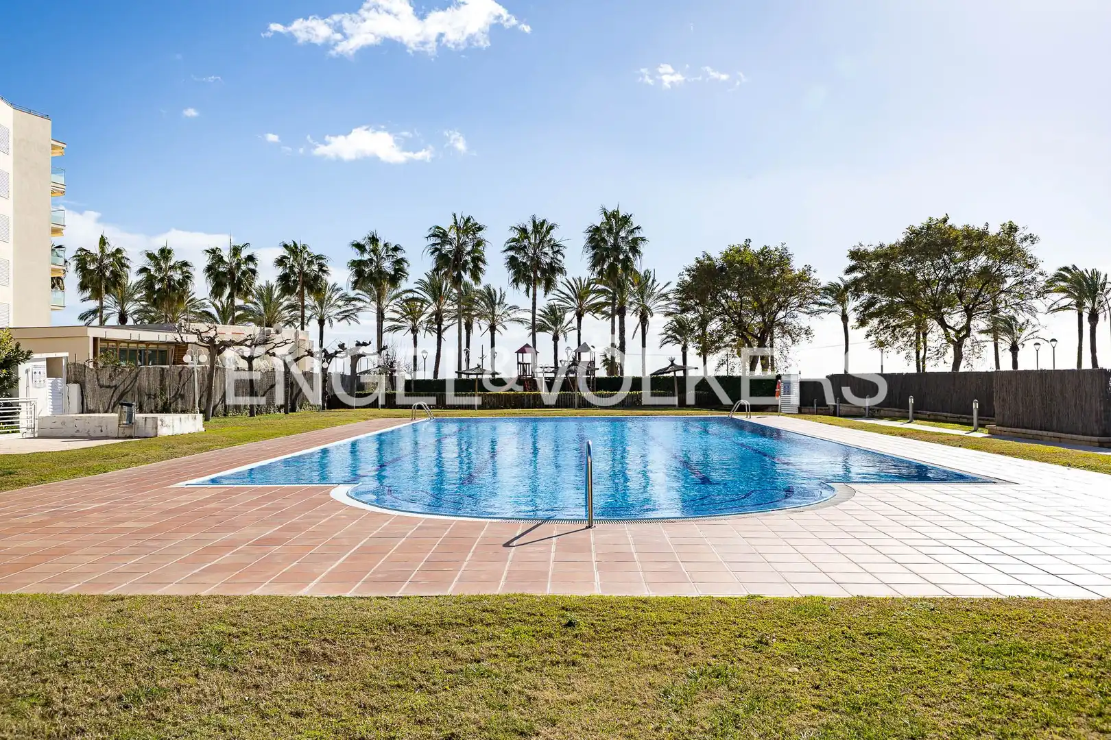 Swimming pool of Flat for sale in Vilanova i la Geltrú  with Air Conditioner, Heating and Terrace