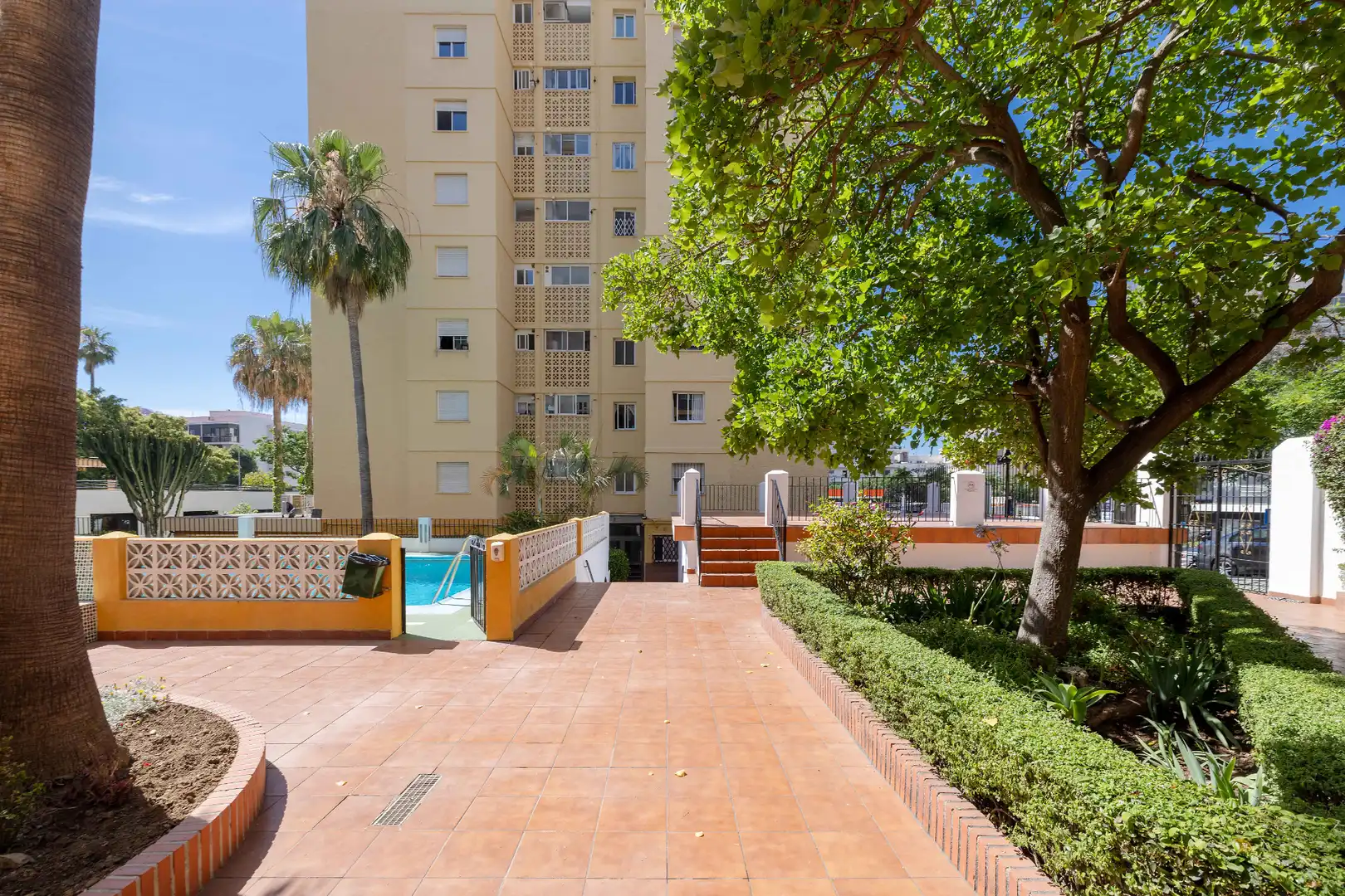 Exterior view of Flat for sale in Marbella  with Community pool