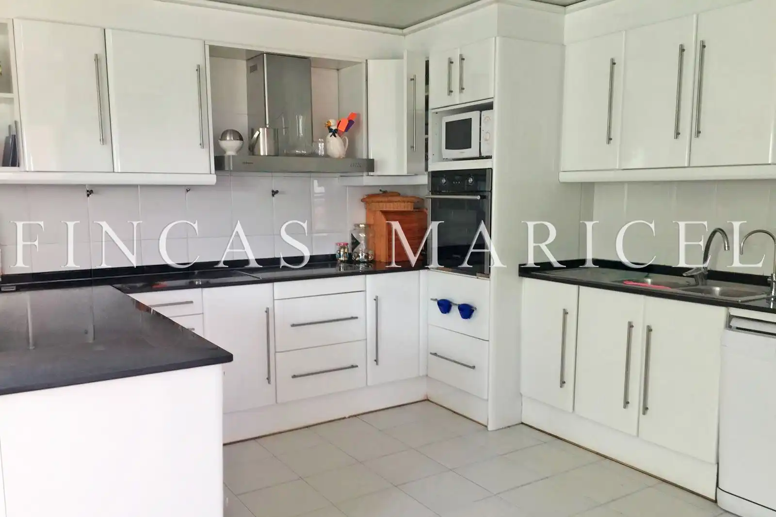 Cocina de Casa o chalet en venta en Sitges con Aire acondicionado, Calefacción y Jardín privado