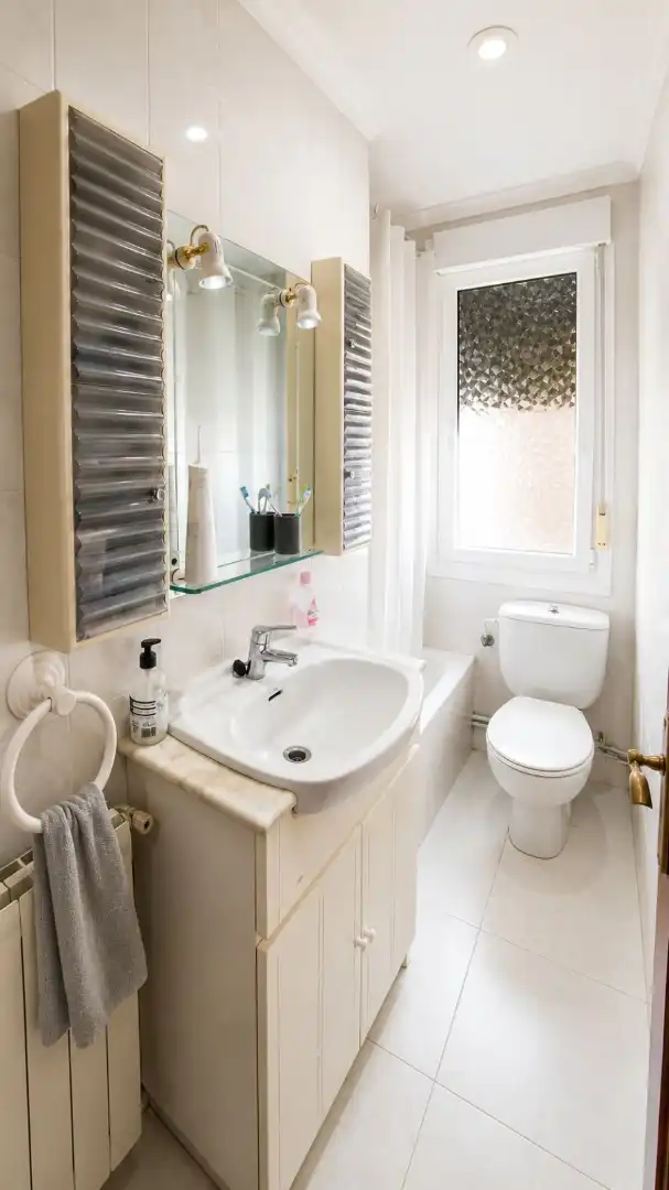 Badezimmer von Wohnung zum Verkauf in Ermua mit Heizung, Möbliert und Ofen