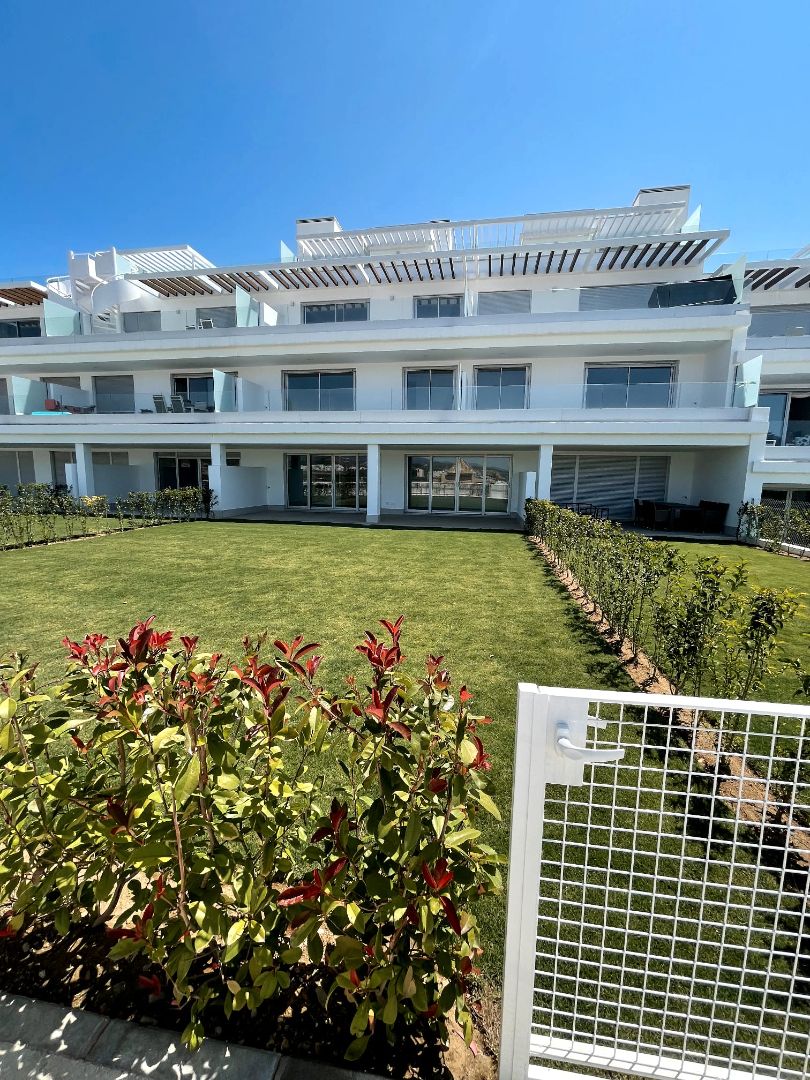 Vista exterior de Pis de lloguer en Estepona amb Aire condicionat, Calefacció i Parquet