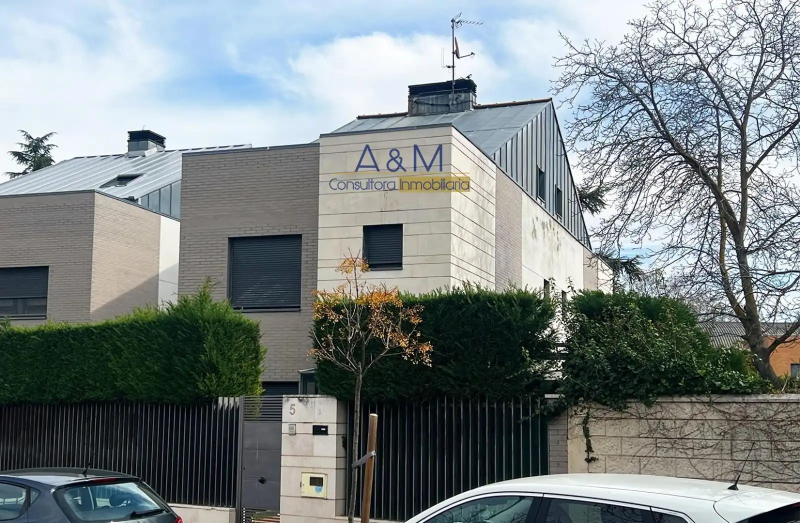 Vista exterior de Casa adosada en venda en Valladolid Capital amb Aire condicionat, Calefacció i Jardí privat