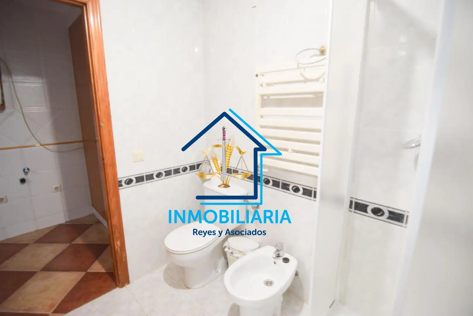 Bany de Pis en venda en Córdoba amb Aire condicionat, Moblat i Alarma