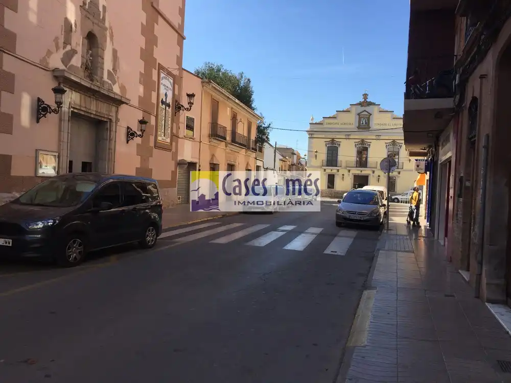 Vista exterior de Local en venta en Rafelbuñol / Rafelbunyol