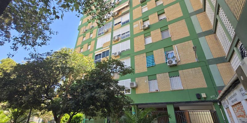 Exterior view of Flat for sale in  Sevilla Capital  with Terrace, Furnished and Balcony