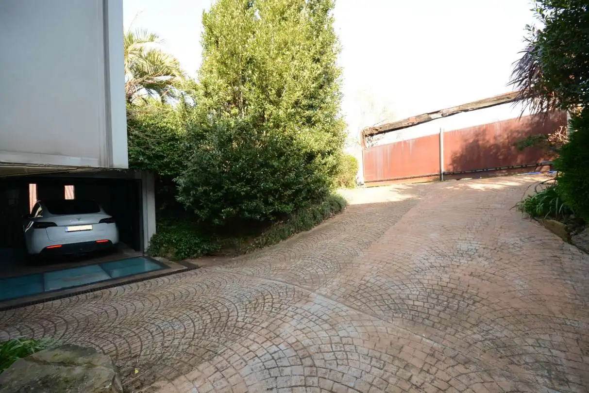 Vista exterior de Casa o xalet en venda en Donostia - San Sebastián  amb Aire condicionat, Calefacció i Jardí privat