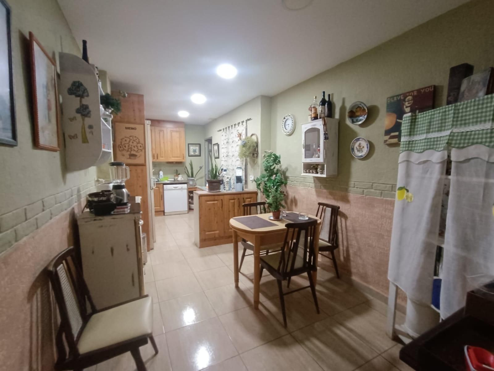 Cuina de Casa adosada en venda en Cartagena amb Jardí privat, Terrassa i Traster