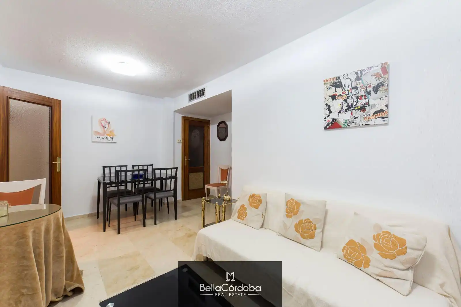 Sala d'estar de Pis de lloguer en Córdoba amb Aire condicionat i Moblat