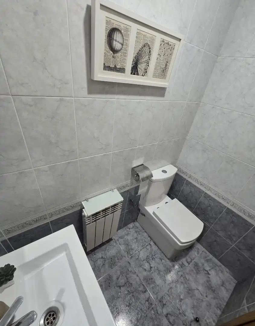 Baño de Casa adosada en venta en Burgos con Calefacción, Jardín privado y Terraza