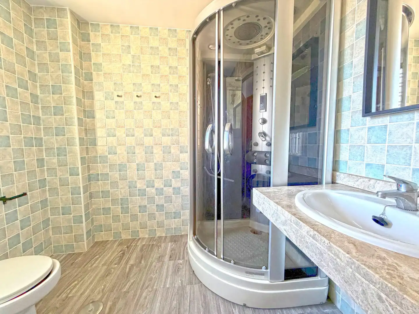 Bany de Casa adosada en venda en Mairena del Aljarafe amb Aire condicionat, Calefacció i Traster