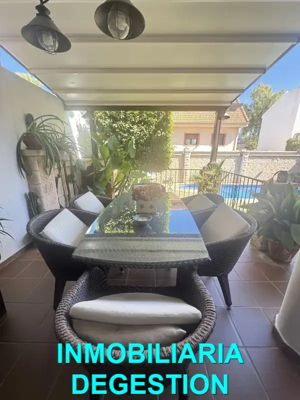Casa adosada en venta en Linarejos