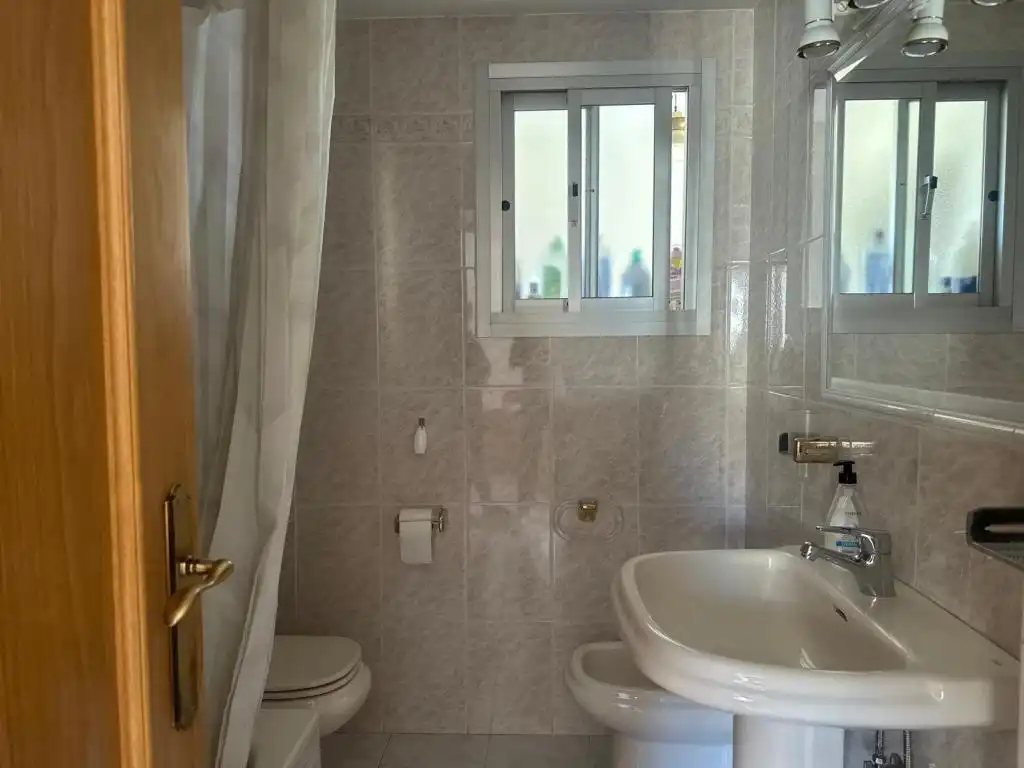 Bany de Apartament en venda en Fuengirola amb Aire condicionat i Terrassa