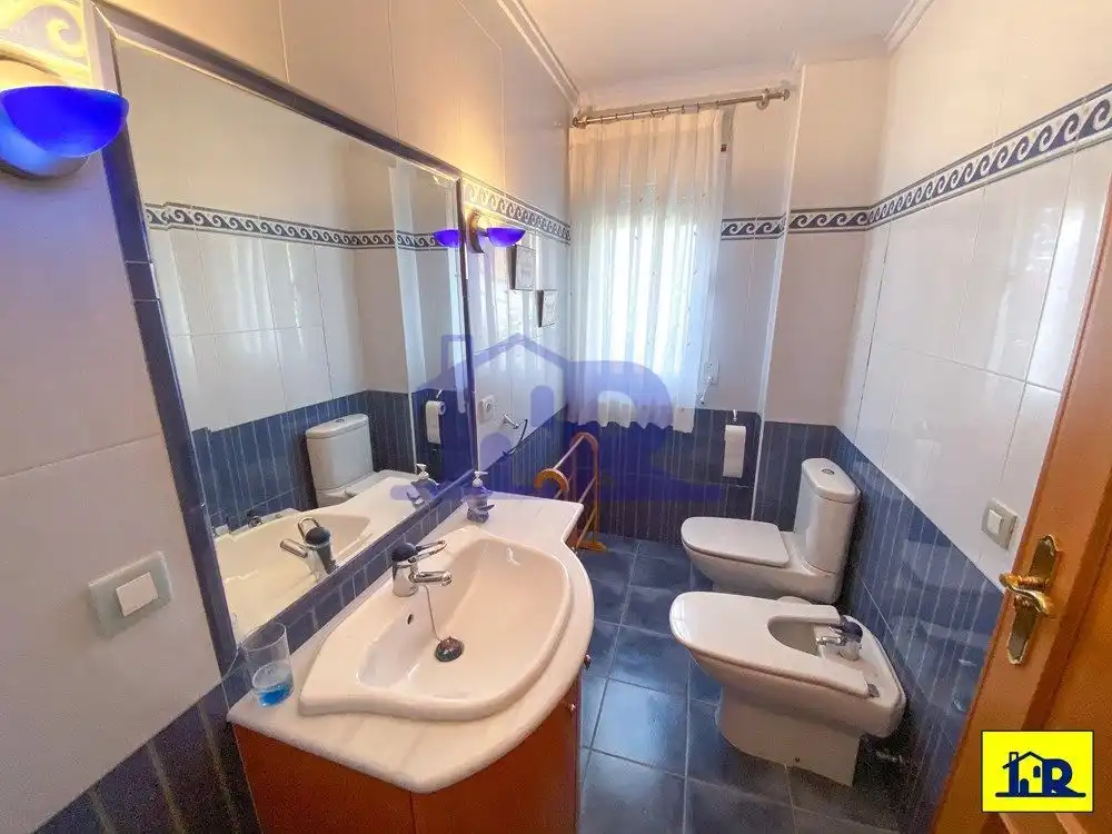 Bathroom of Houses for sale in Arcas del Villar  with Terrace, Storage room and Swimming Pool