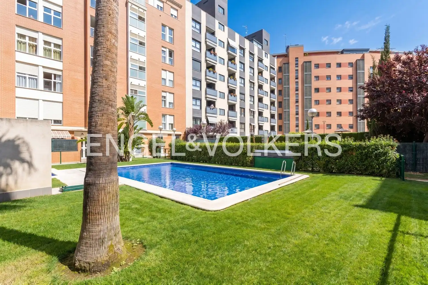 Schwimmbecken von Wohnung zum Verkauf in Valencia mit Klimaanlage, Heizung und Privatgarten
