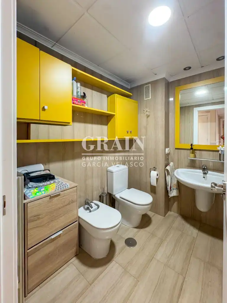 Bathroom of Flat for sale in Albacete  with Air Conditioner, Heating and Storage room