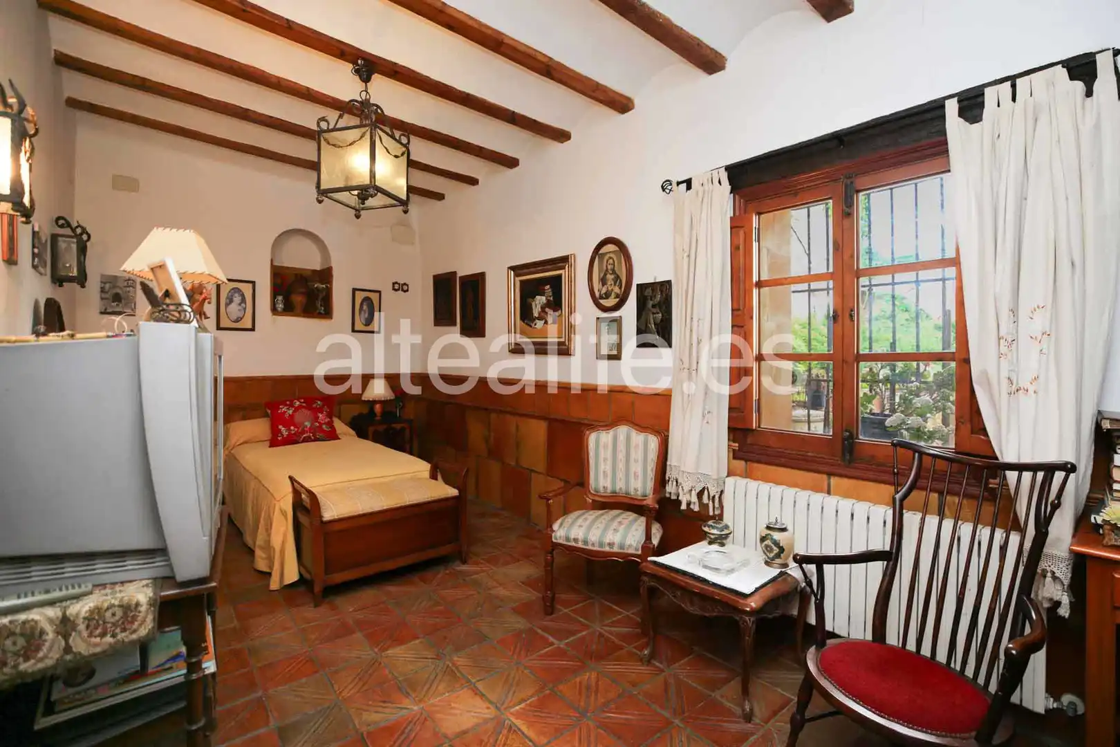 Einfamilien-Reihenhaus zum Verkauf in Gandia mit Privatgarten, Terrasse und Abstellraum