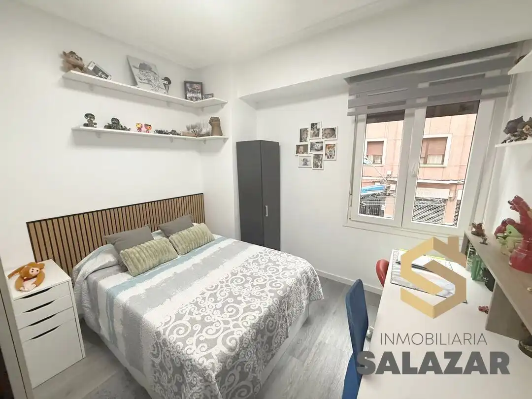 Bedroom of Flat for rent in Bilbao   with Heating