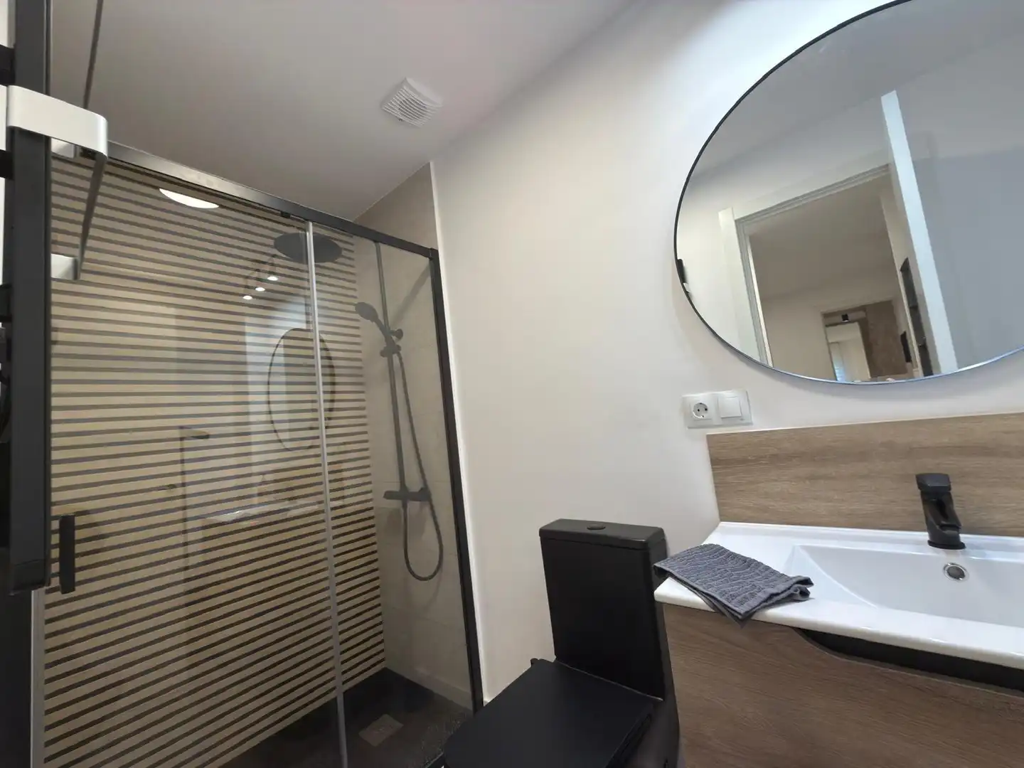 Baño de Piso en venta en Oviedo  con Amueblado