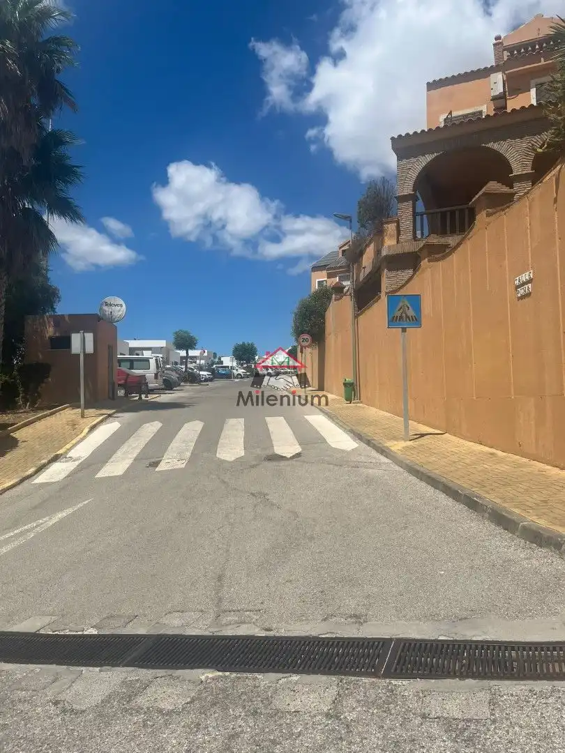 Vista exterior de Casa o chalet en venta en Algeciras con Aire acondicionado, Jardín privado y Terraza