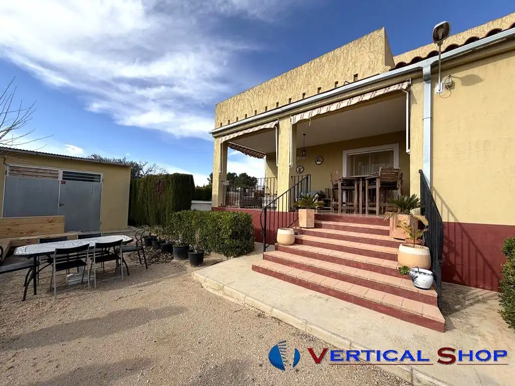 Vista exterior de Casa o xalet en venda en Caudete amb Aire condicionat