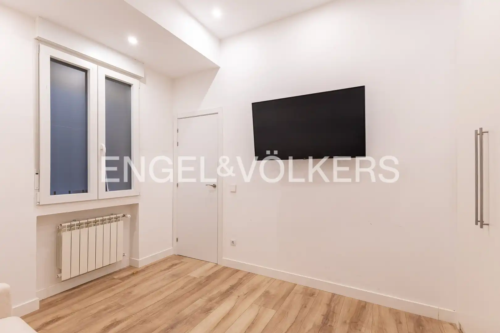Living room of Flat for sale in Madrid  with Air Conditioner, Heating and Balcony