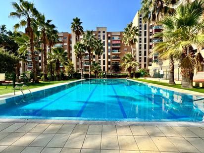 Piscina de Pis en venda en Barberà del Vallès amb Aire condicionat, Terrassa i Balcó