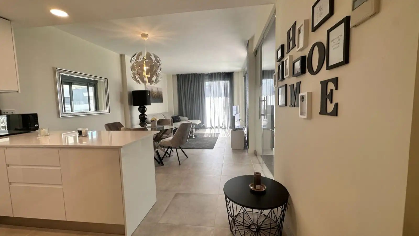 Sala de estar de Piso de alquiler en Estepona con Aire acondicionado, Terraza y Amueblado