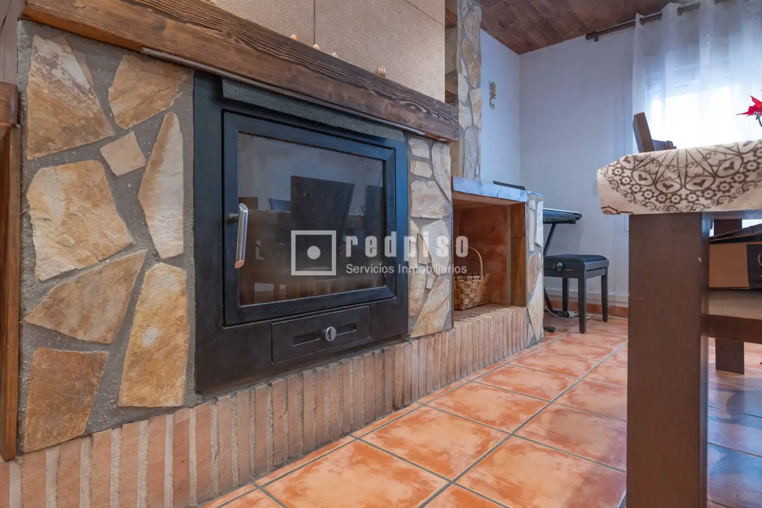 Sala d'estar de Casa o xalet en venda en Casarrubios del Monte amb Calefacció, Jardí privat i Terrassa