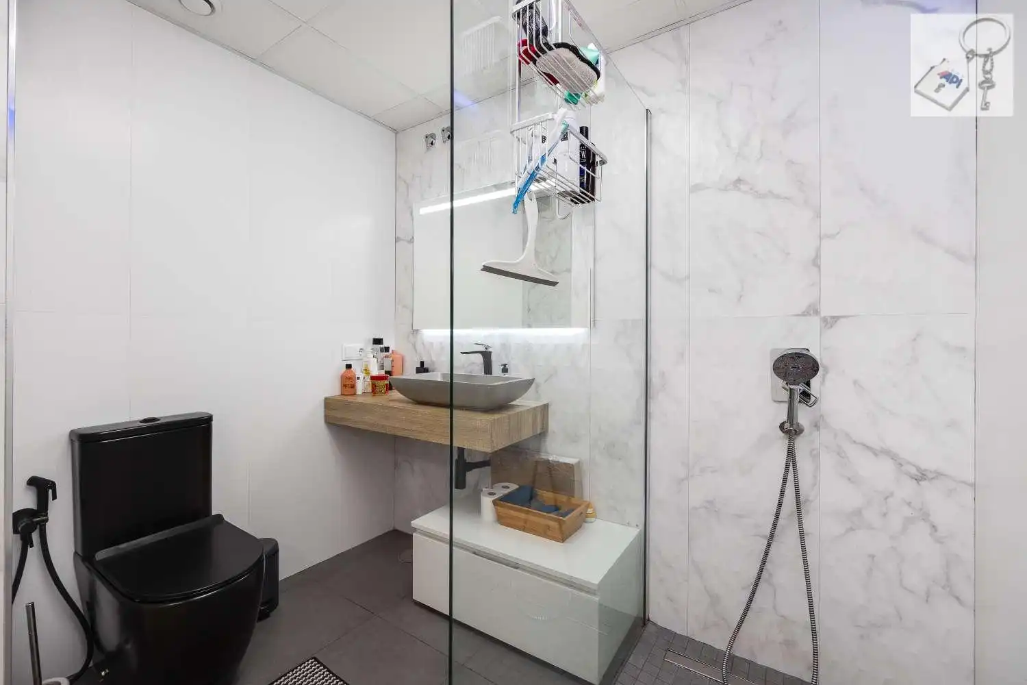 Bathroom of Apartments for sale in Torrevieja  with Air Conditioner, Heating and Parquet flooring