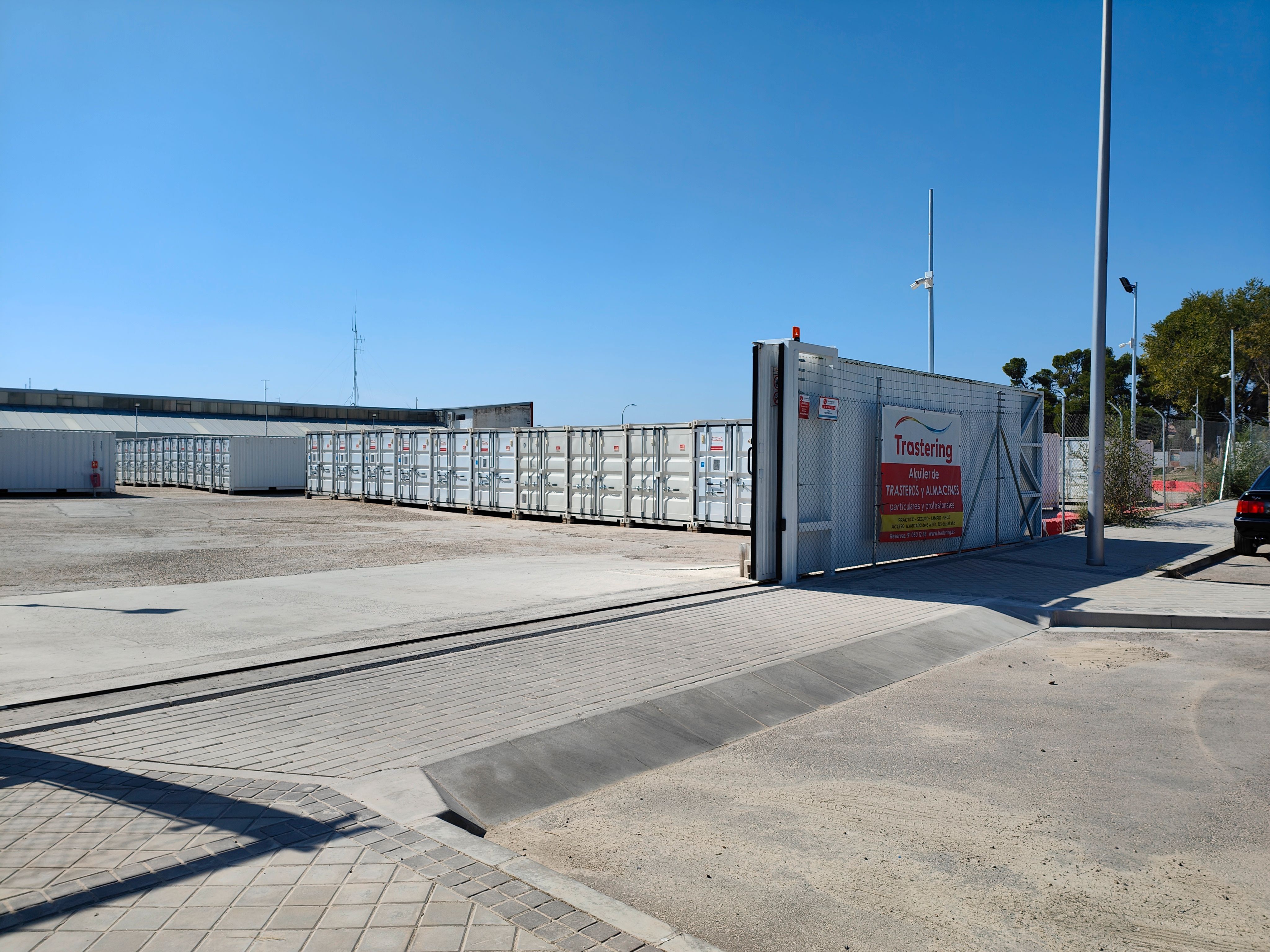 Exterior view of Box room to rent in  Madrid Capital  with Alarm