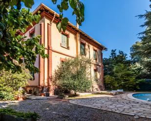 Vista exterior de Casa o xalet en venda en Castellar del Vallès amb Terrassa, Piscina i Balcó