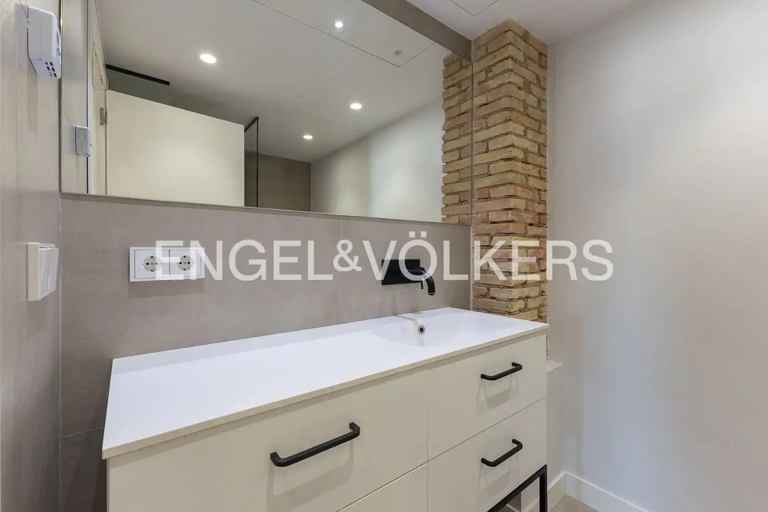 Bathroom of Attic for rent in Valencia  with Air Conditioner, Heating and Terrace