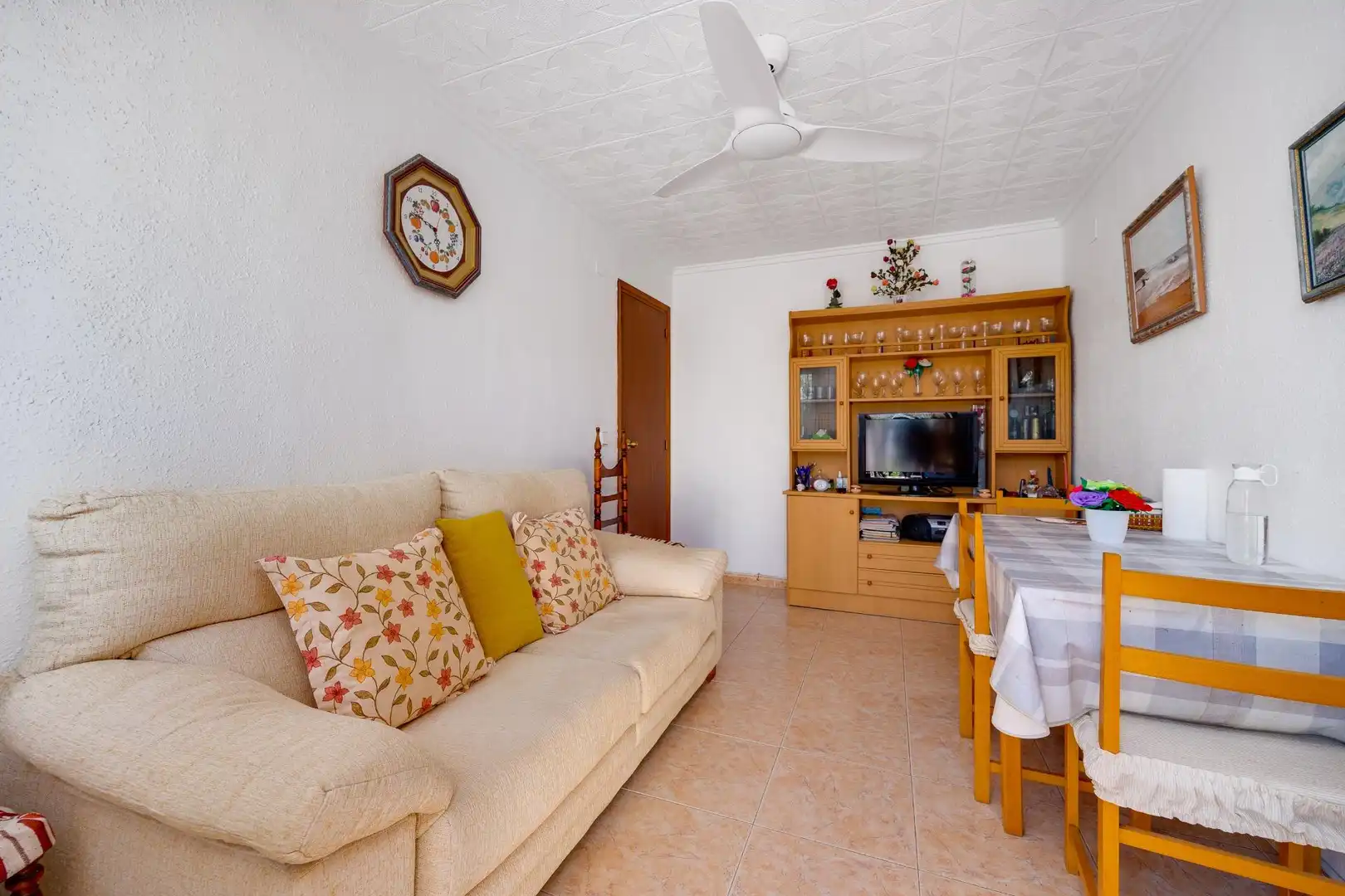 Sala d'estar de Casa o xalet en venda en Torrevieja amb Jardí privat, Traster i Moblat