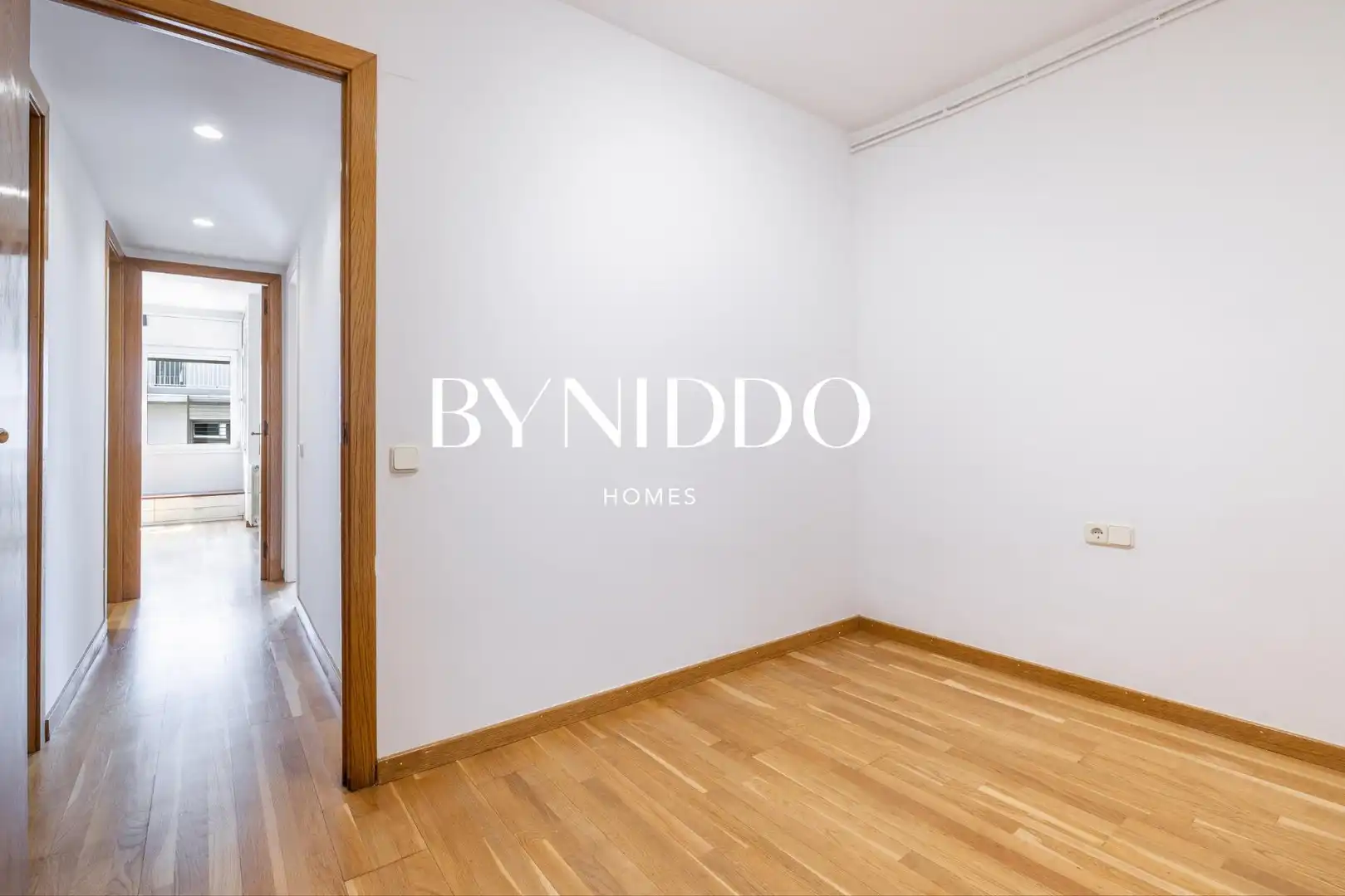 Bedroom of Flat for sale in Sant Cugat del Vallès  with Air Conditioner, Heating and Parquet flooring